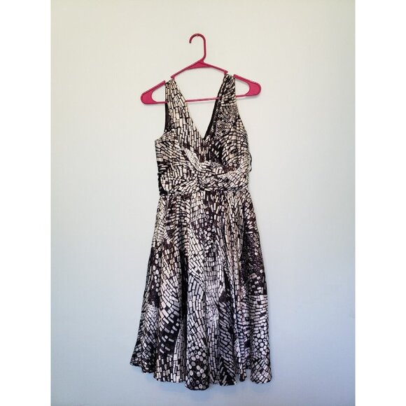 White House Black Market Dresses & Skirts - White House Black Market Womens Sz 2 Cocktail Dress Sleeveless V Neck Gray Mini